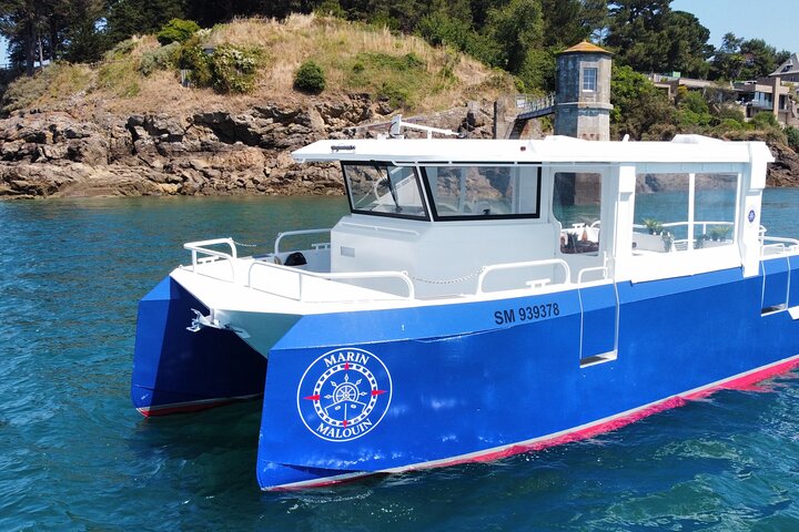 Saint-Malo: 1h30 guided boat trip (Commented FR & EN)