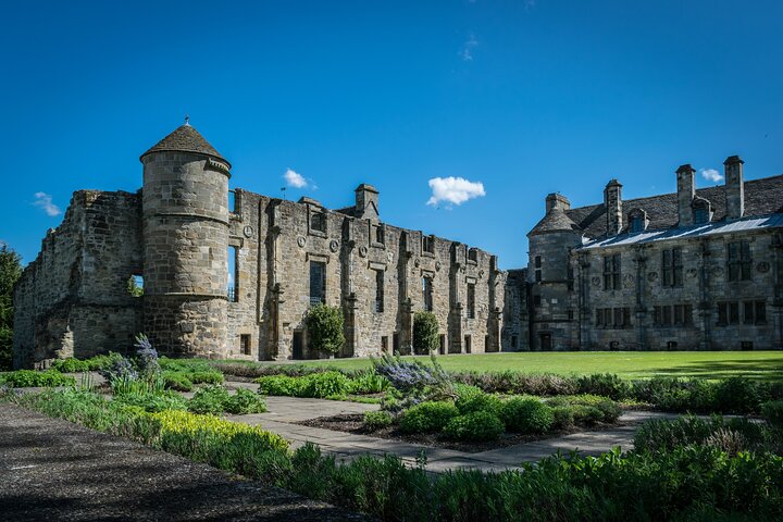 Edinburgh: The Outlander Privately Guided Tour in Luxury Minivan