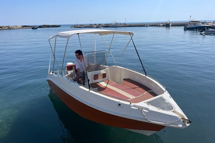 Shipwreck and Blue Caves - Private Speedboat Tour (up to 6 pax)
