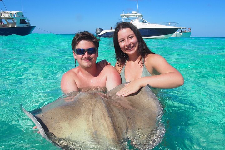 3-Stop Stingray City, Reef Snorkel & Starfish Point Tour