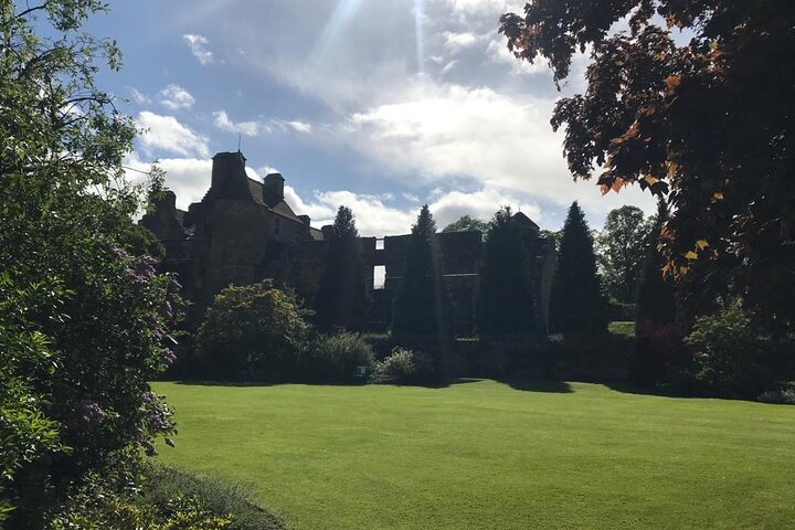 Edinburgh: The Outlander Privately Guided Tour in Luxury Minivan