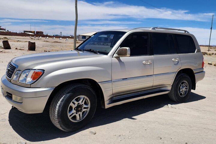 3-Days Tour to the Uyuni Salt Flat and Colored Lagoons +Sunset+Mirror Effect