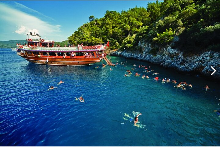 Full-Day Boka Bay Cruise Tour from Budva with Guide
