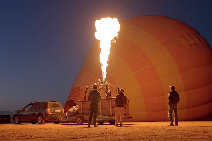 Hot air balloon flight at sunrise in Marrakech breakfast