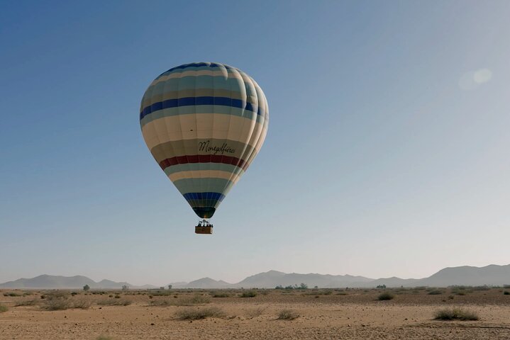 Hot air balloon flight at sunrise in Marrakech breakfast