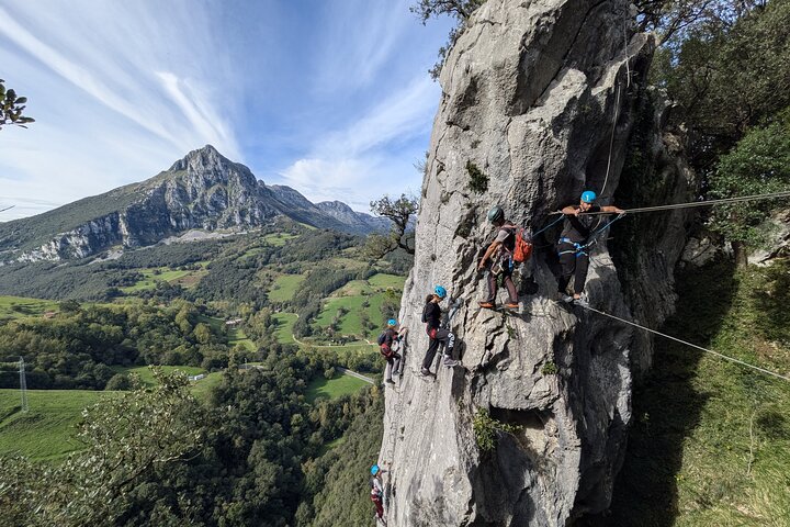 Experience to Via Ferrata in Cantabria