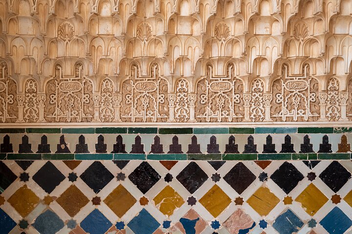 Skip-the-line Alhambra and Nasrid Palaces Tour in Granada