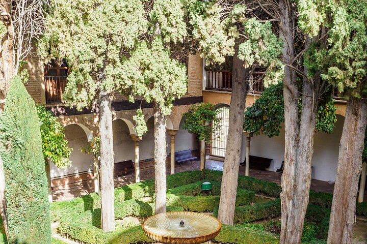 Skip-the-line Alhambra and Nasrid Palaces Tour in Granada