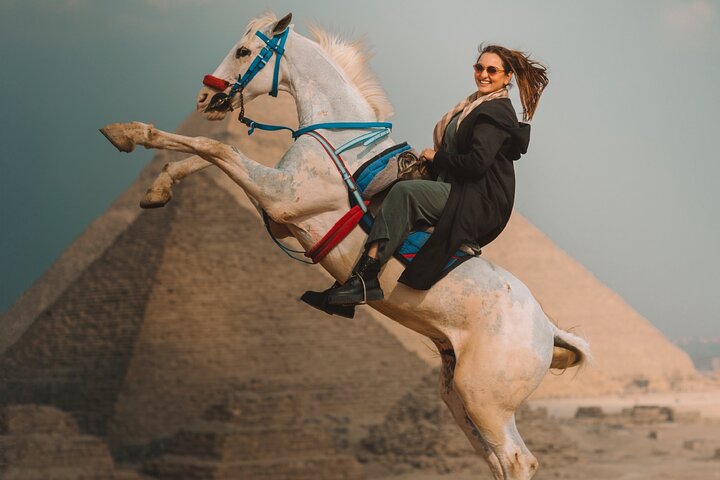 2 Hours Luxury Private Pyramids Photoshoot In Giza