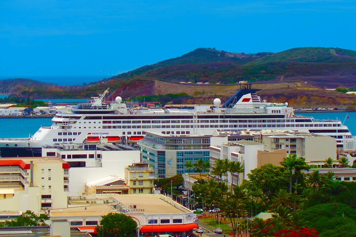 FAMOUS Local Green Train Noumea (01h30) with LYVAI