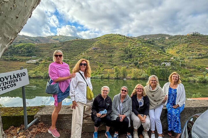 Best of the Douro in a Day: Boat, Wine and Family Lunch