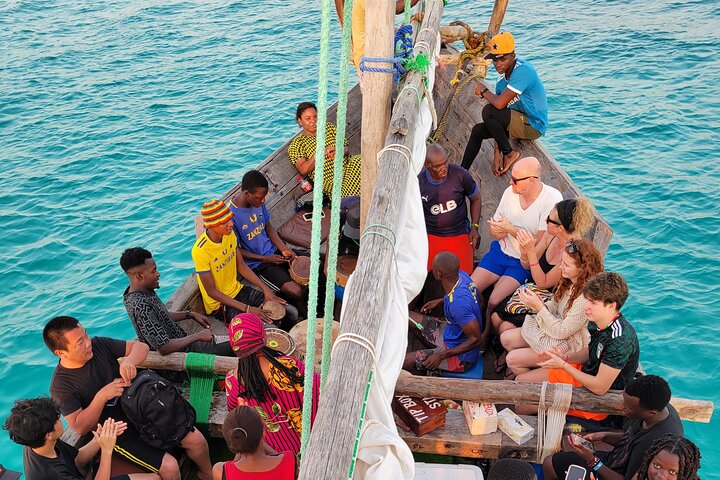 Mnemba Island Dolphin & Snorkeling Tour – Zanzibar Adventure