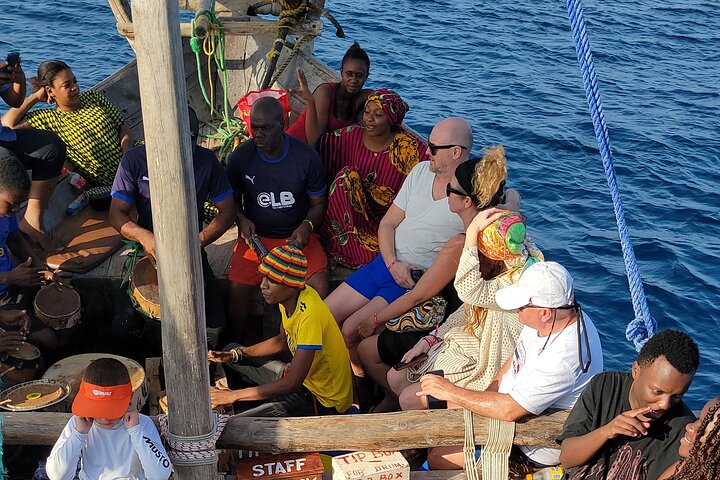 Mnemba Island Dolphin & Snorkeling Tour – Zanzibar Adventure