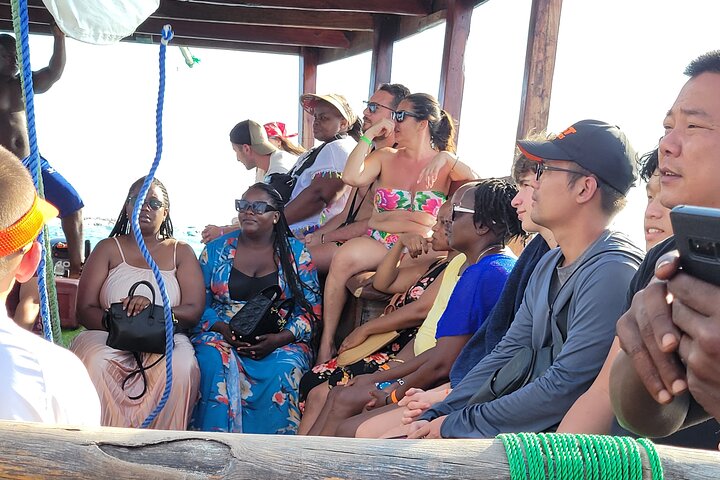 Mnemba Island Dolphin & Snorkeling Tour – Zanzibar Adventure