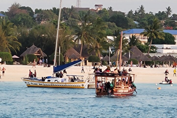 Mnemba Island Dolphin & Snorkeling Tour – Zanzibar Adventure