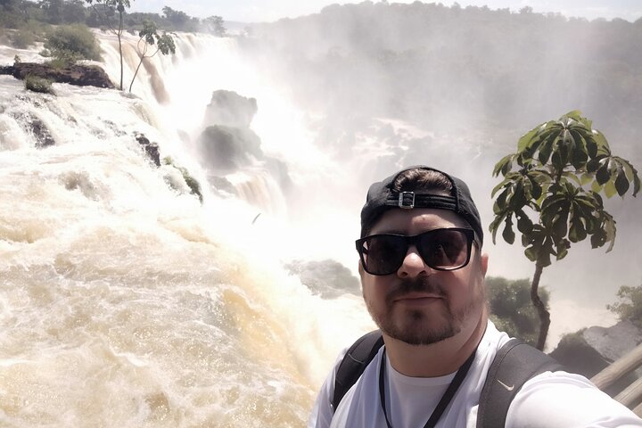 Private Iguazu Falls Tour: Brazil & Argentina in one VIP Day
