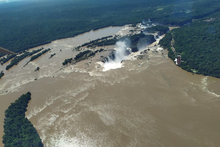 Private Iguazu Falls Tour: Brazil & Argentina in one VIP Day
