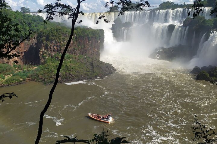 Private Iguazu Falls Tour: Brazil & Argentina in one VIP Day