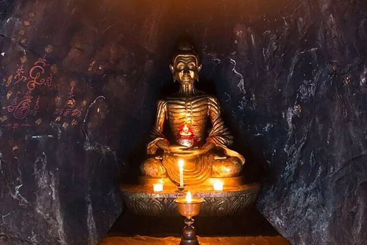 Private Tour of Bodhgaya and Gaya Including Vishnupad Temple