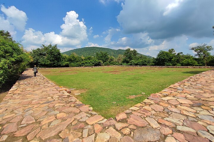 Private Day Tour to Rajgir and Nalanda from Bodhgaya