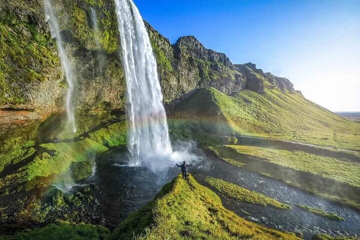 Private transfer to Seljalandsfoss and Skógafoss