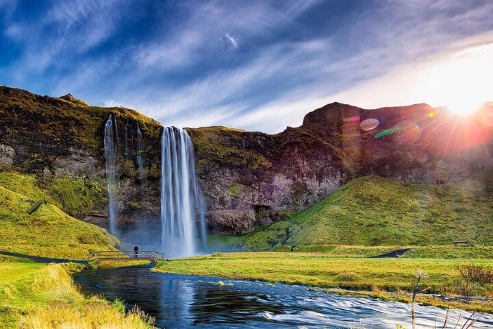 Private transfer to Seljalandsfoss and Skógafoss