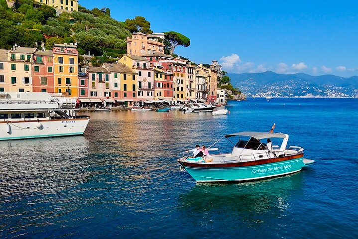 Portofino Small-Group Boat Tour to San Fruttuoso & Camogli