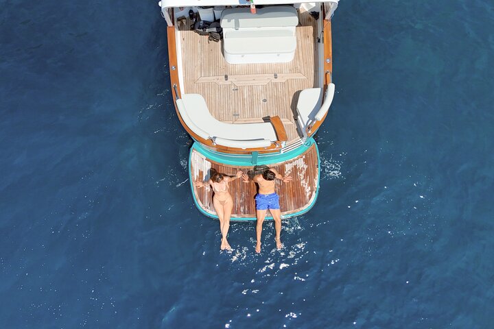 Portofino Small-Group Boat Tour to San Fruttuoso & Camogli