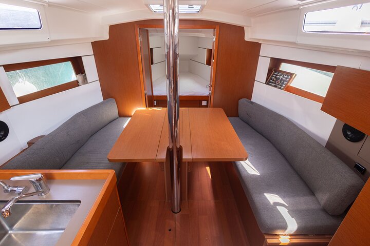 Private sailing yacht by the Bay of Palma and nearby coves