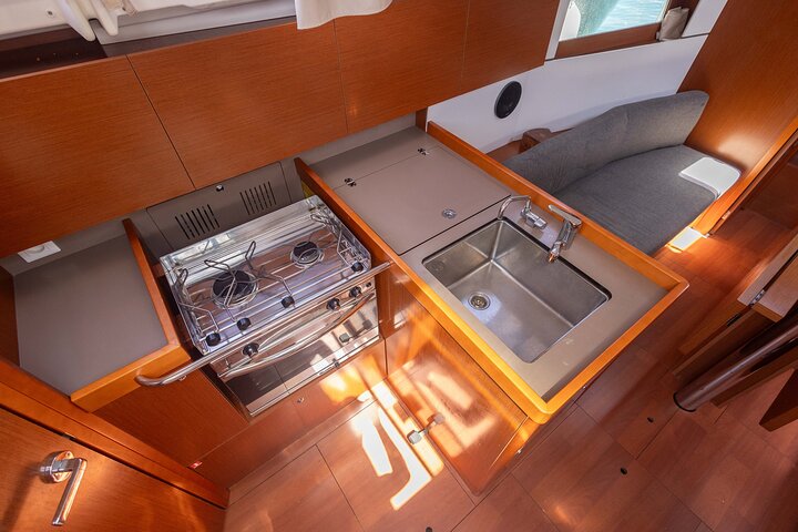 Private sailing yacht by the Bay of Palma and nearby coves