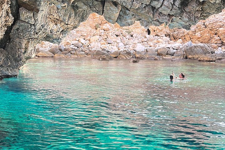 Private Boat Tour to Antiparos and Blue Lagoon