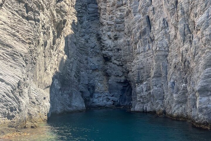 Private Boat Tour to Antiparos and Blue Lagoon