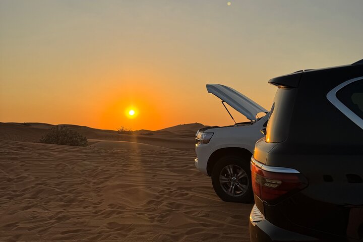 Dubai: VIP Sunset Red Dune Safari, Camel Ride & BBQ Dinner