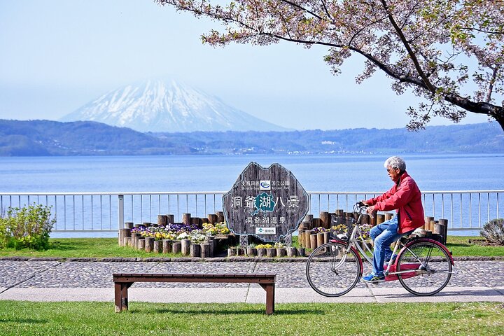 Hokkaido: Lake Toya, Bear Ranch and Sapporo Otaru Full Day Tour