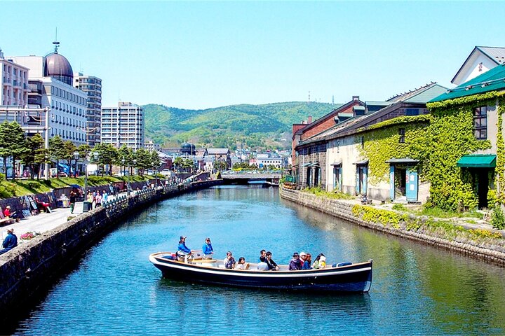 Hokkaido: Lake Toya, Bear Ranch and Sapporo Otaru Full Day Tour