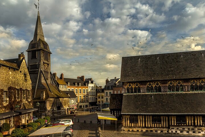 From Le Havre Breathtaking Honfleur and Deauville Shore Excursion