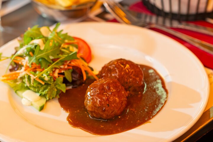 Brussels Food Tour with Full Meal & Drinks by Do Eat Better