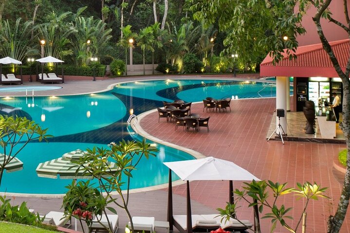 Private Luxury Escape: 2 Day Tea Gardens & Scenic Landscapes