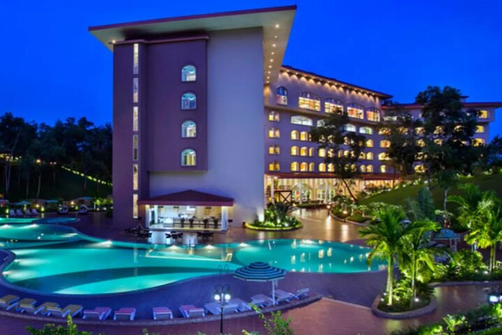 Private Luxury Escape: 2 Day Tea Gardens & Scenic Landscapes