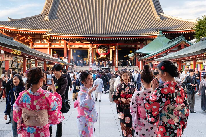 3 to 5 Hours Private Customizable Tour in Tokyo with Local Guide
