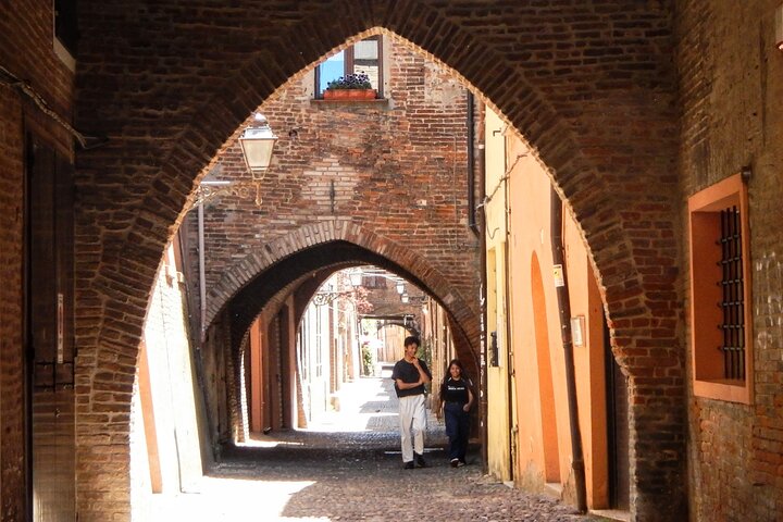 Ferrara Walking Tour Highlights and Food Tastings