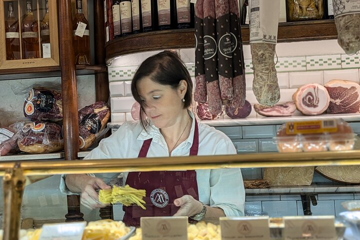 Guided Modena Sightseeing and Food Tour