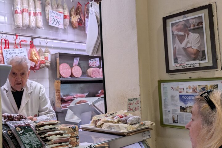 Guided Modena Sightseeing and Food Tour