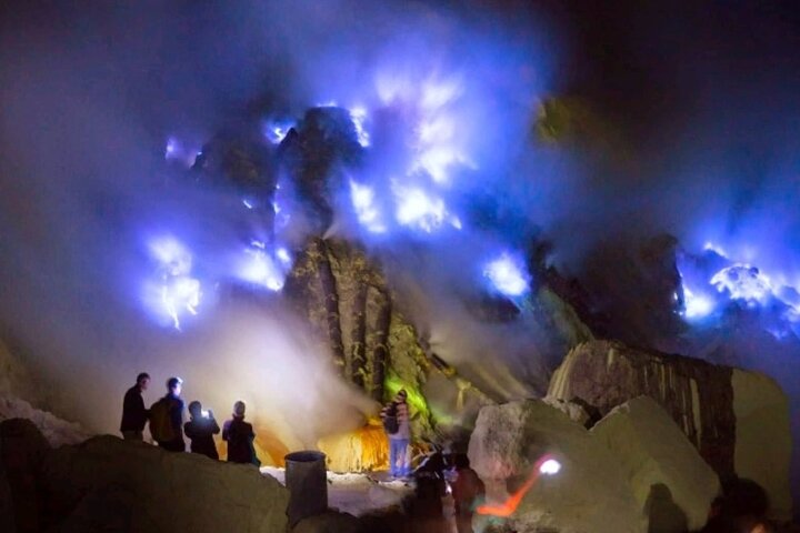 Overnight Mount Ijen Blue Fire Trek Tour From Bali (Private-All Inclusive)