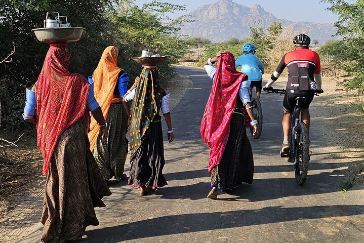 Udaipur Countryside Biking excursion