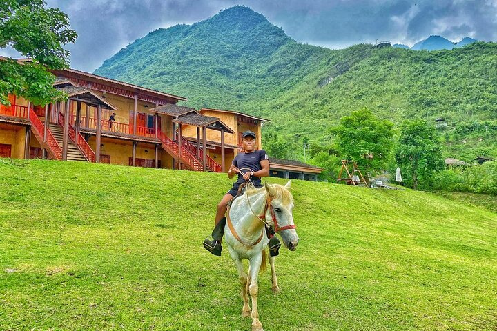 3 Days Private Deluxe Ha Giang Loop Motorbike - Stay Resort 4*
