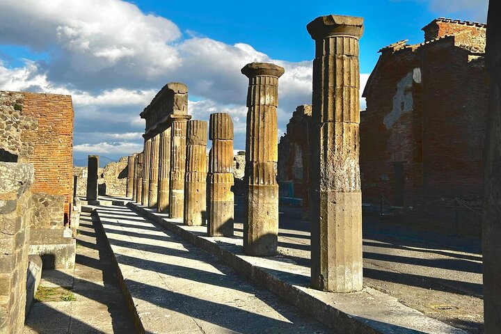 Pompeii 2h Small-Group Tour with Expert Archaeologist