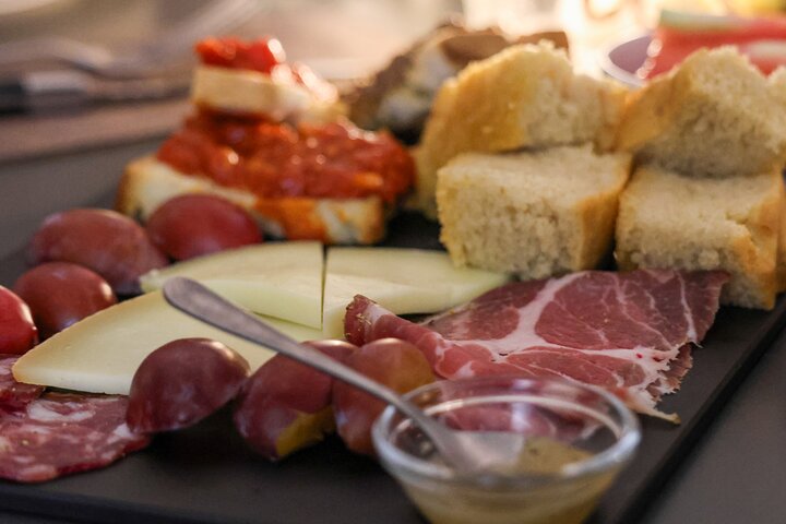 Traditional Tuscan lunch in the cellar in Montepulciano