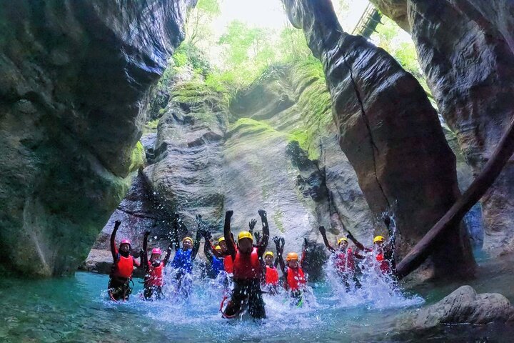 Canyoning Tour in Niyodogawa’s Most Beautiful Gorge