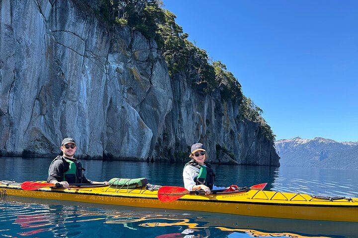 Guided Half Day Kayak Tour with Picnic in Villa la Angostura